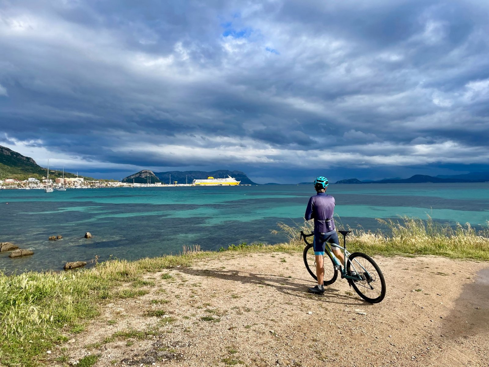 We organize bike tours and bicycle vacations